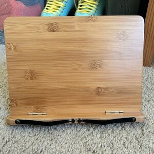 Adjustable book stand